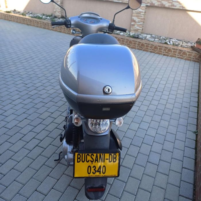 Vând scuter Aprilia Scarabeo 50 cm 4p timpi