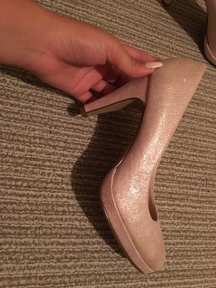 Розови блестящи обувкии
