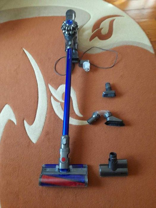 De vanzare aspirator Dyson V 6 Fluffy