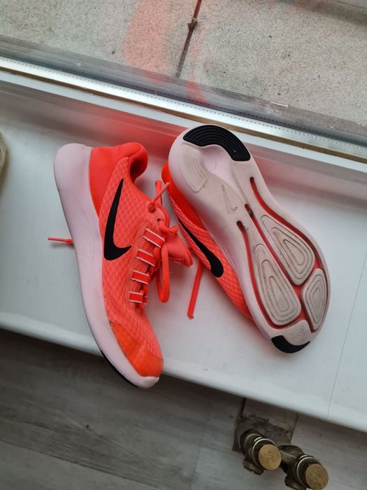Adidașii Karl Lagerfeld nr 35 și Nike nr 35.5