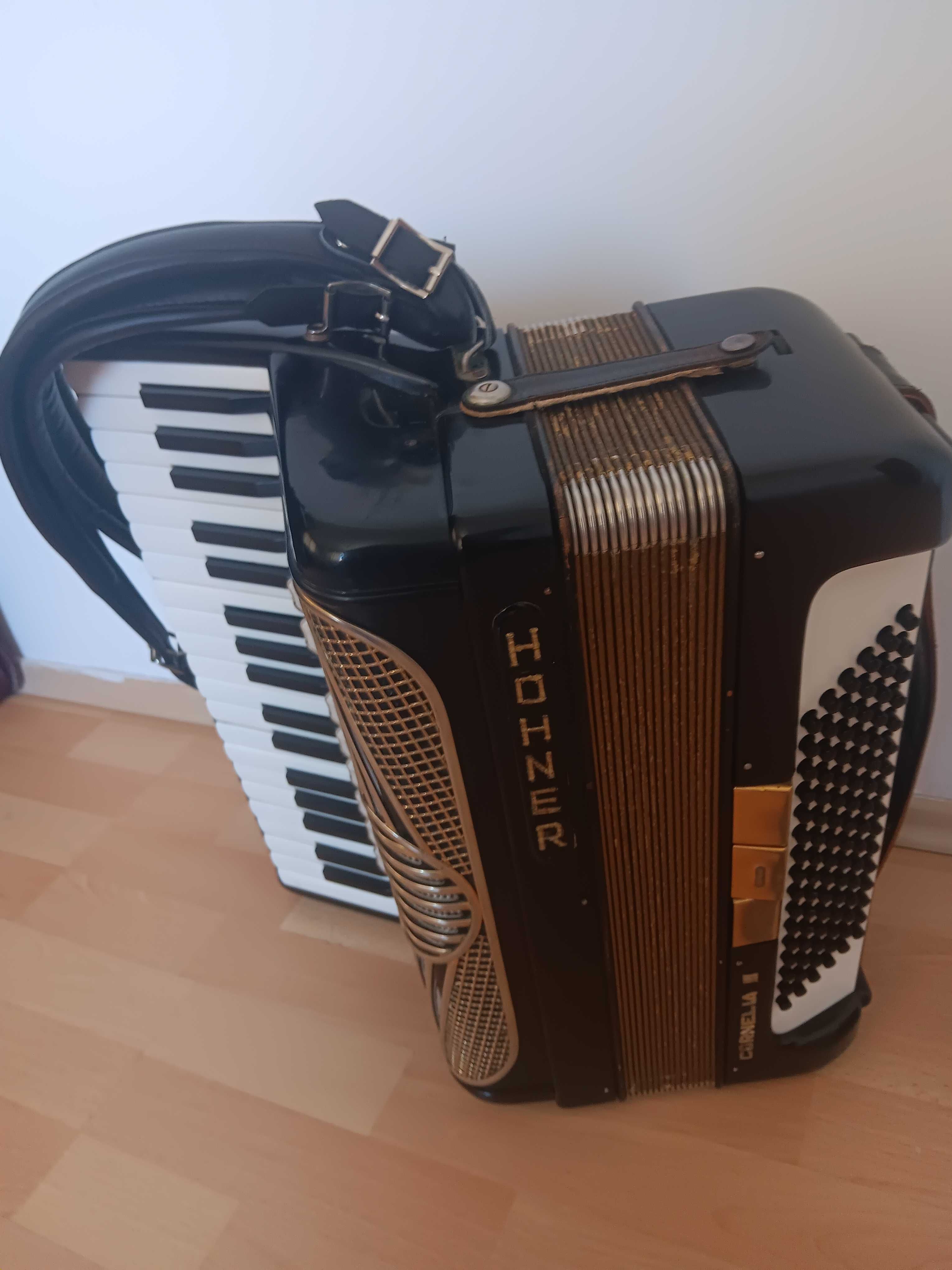 Продавам акордеон Хонер Корнелия 96 баса