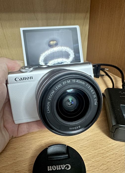 Canon EOS M200 + 15-45mm – ca nou, folosit o singură dată