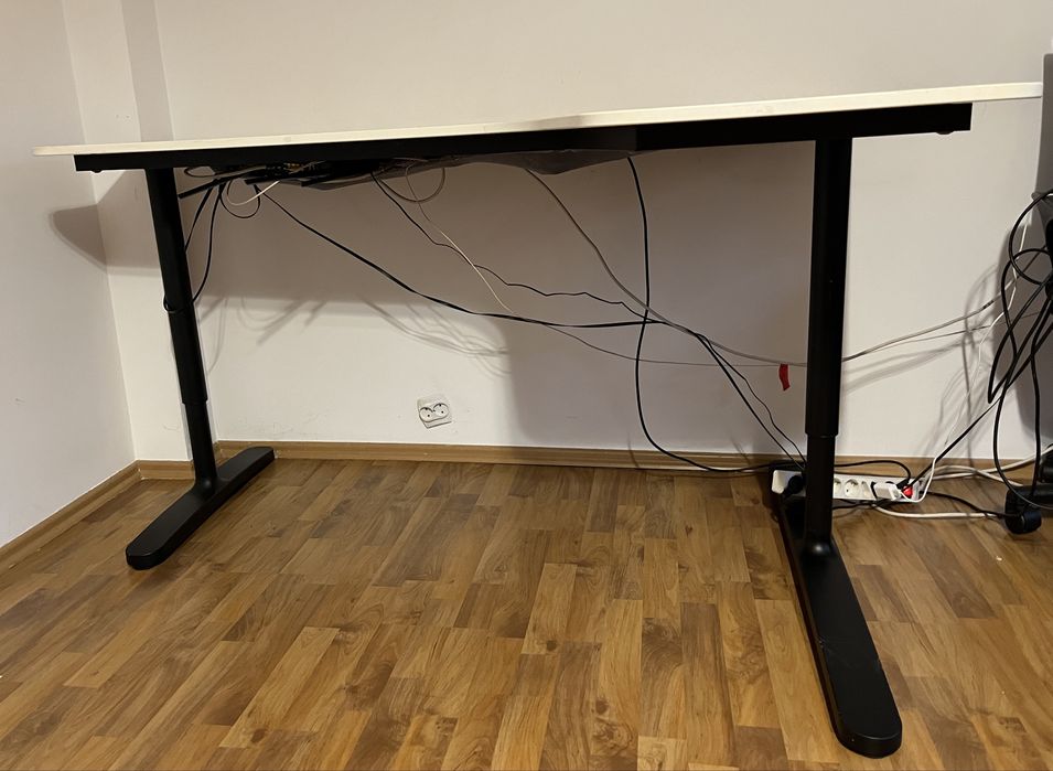 Birou de colt dreapta Ikea Bekant reglabil pe inaltime