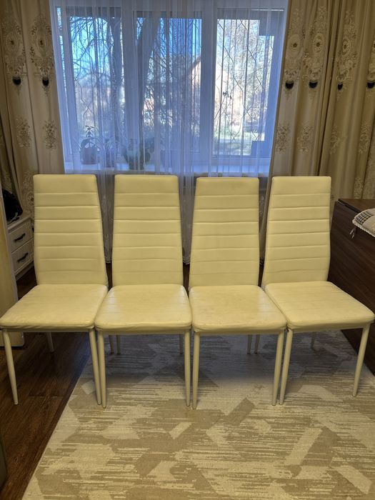 Стулья кухонные в хорошем состоянии! Цвет белый. Звоните узнавайте по