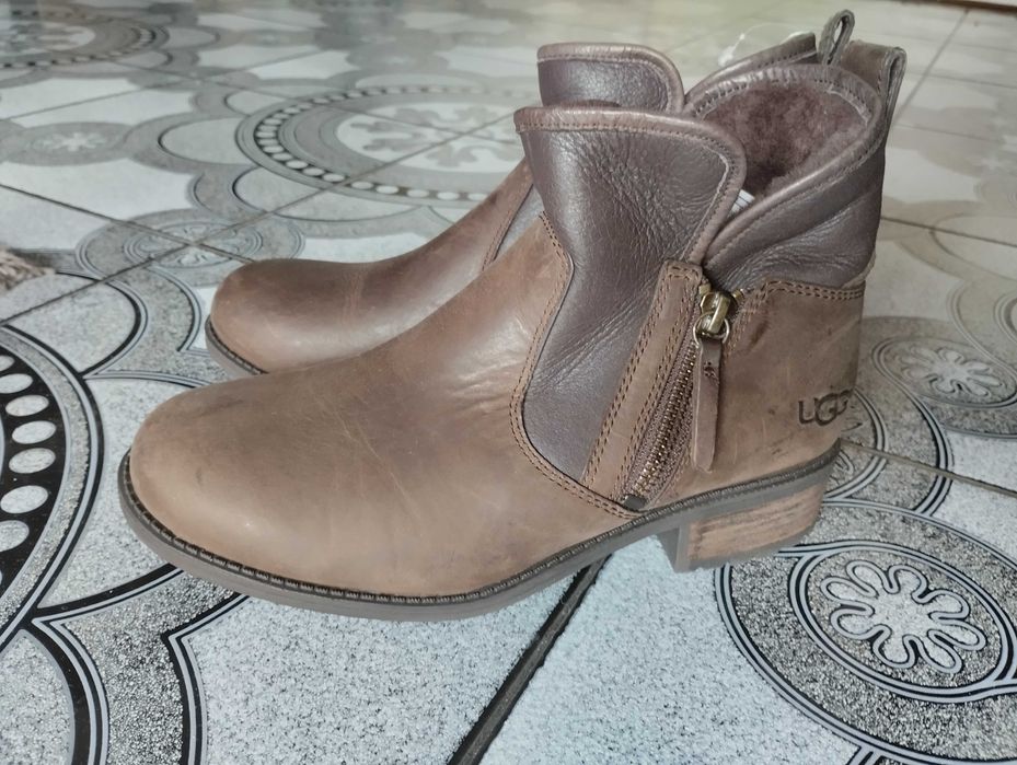 UGG ботуши естествена кожа и вълна. Номер 37