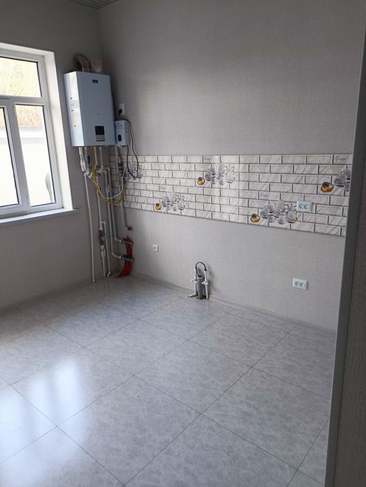 Новостройка СЕРГЕЛИ.   1 ком квартиру 35 м2. Кирпич ремонт. Общий двор