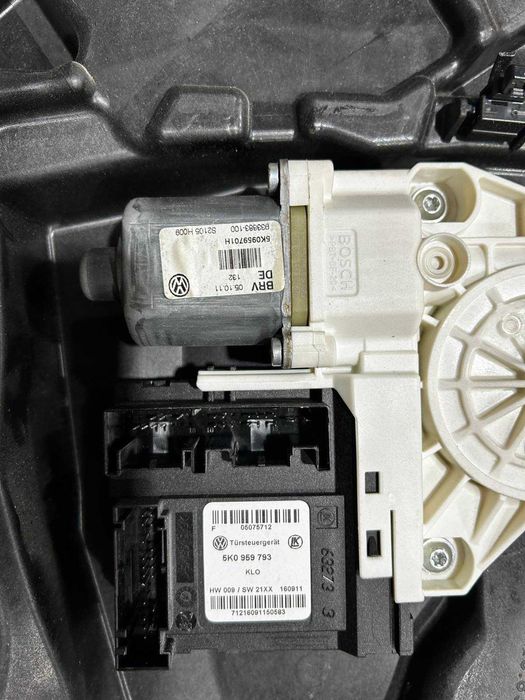 Стъклоповдигач за предна лява врата на Голф 6