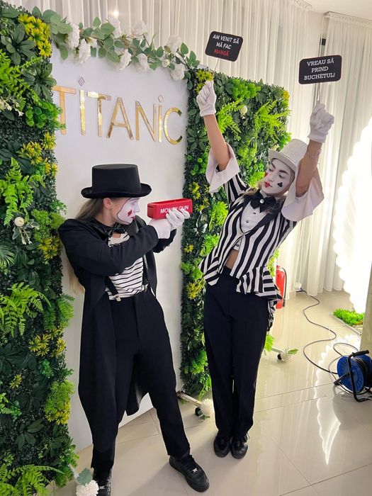 Cabina foto, Fum Greu, Baloane Explozive