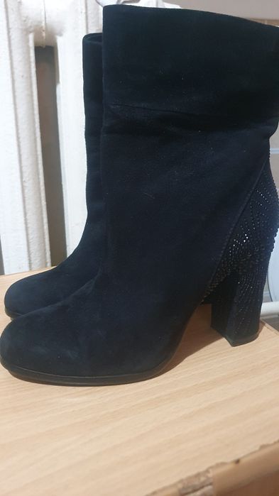 Продам новые сапоги демисезонные женские за 8000 тг