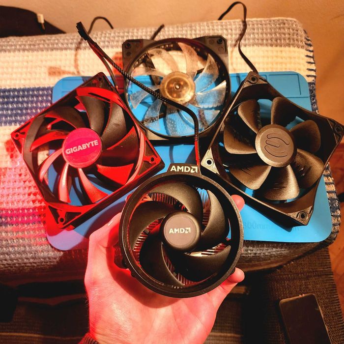 Комплект 4 вентилатора / охладителя — за продажба