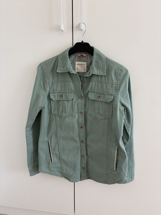 2 дамски връхни ризи/якета в зелено H&M и Bershka
