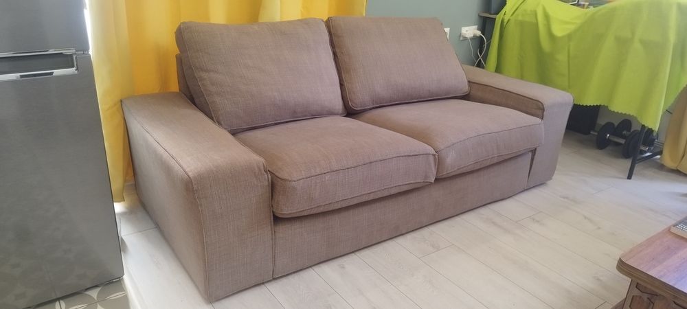 Продавам двуместен диван