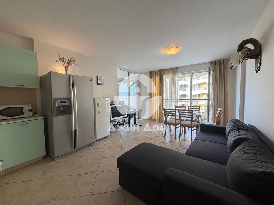 Тристаен апартамент на ПЪРВА ЛИНИЯ в к-с „Мидия“, гр. Ахелой