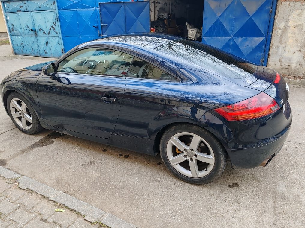 Audi tt 2008 (200hp)