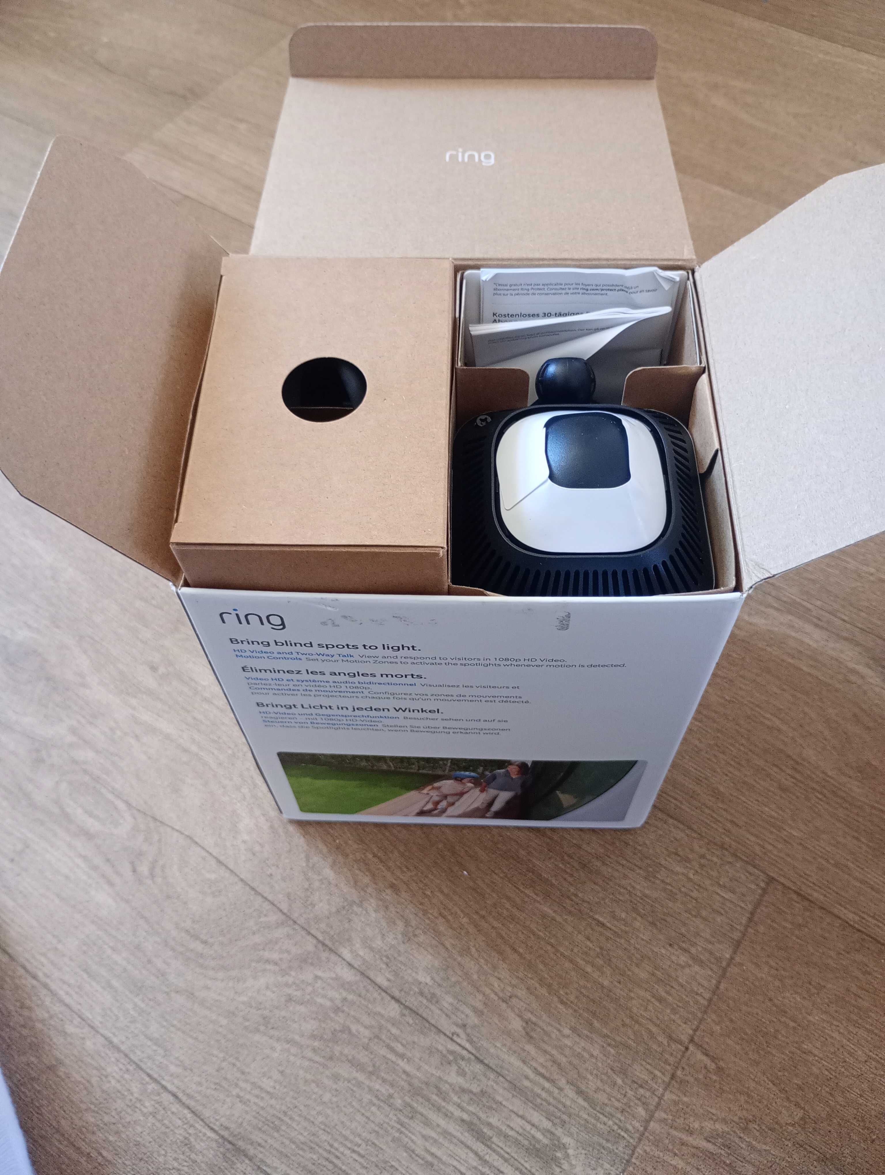 Камера Ring Spotlight cam Plus ,с кабел