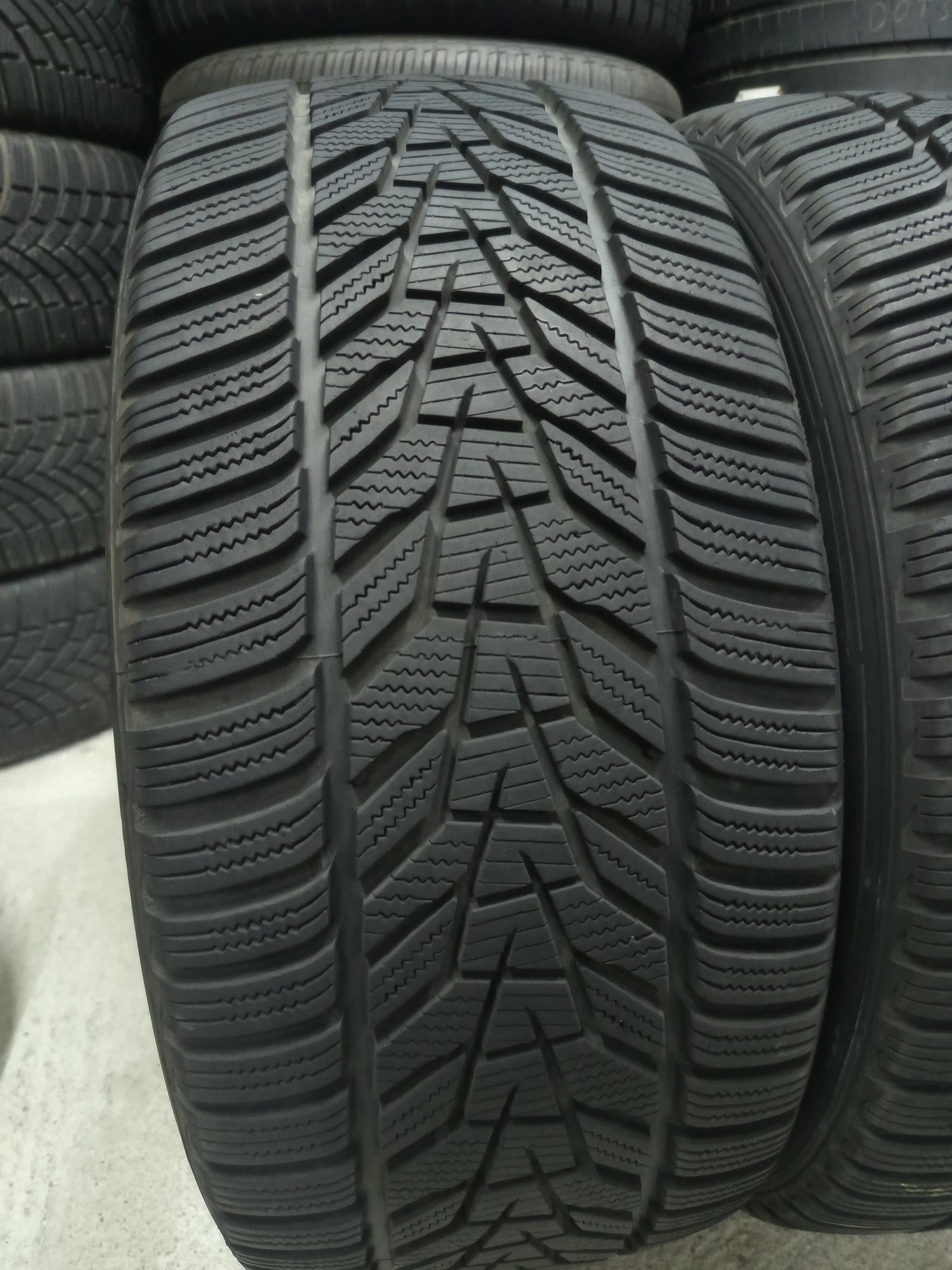 Hankook 245/45/18-4бр 8.0мм дот 2623