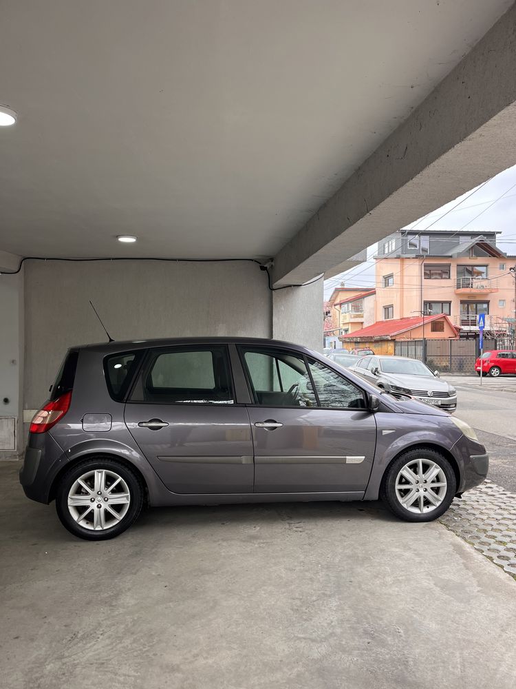 Renault scenic din 2004 motor 2.0 acte la zi