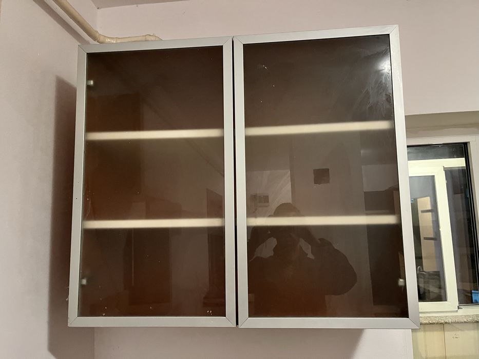 Dulap bucatarie cu usa de sticla