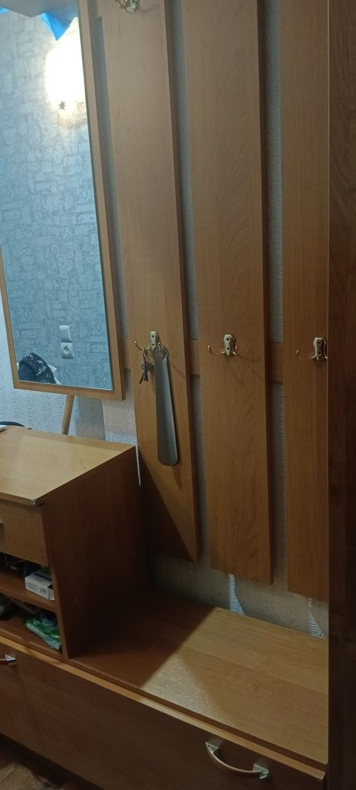 Продам прихожую.