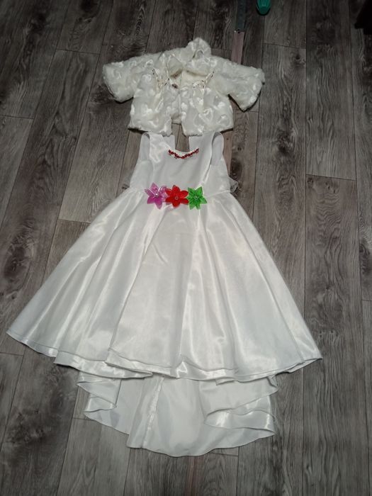 Продам белое шикарное платье