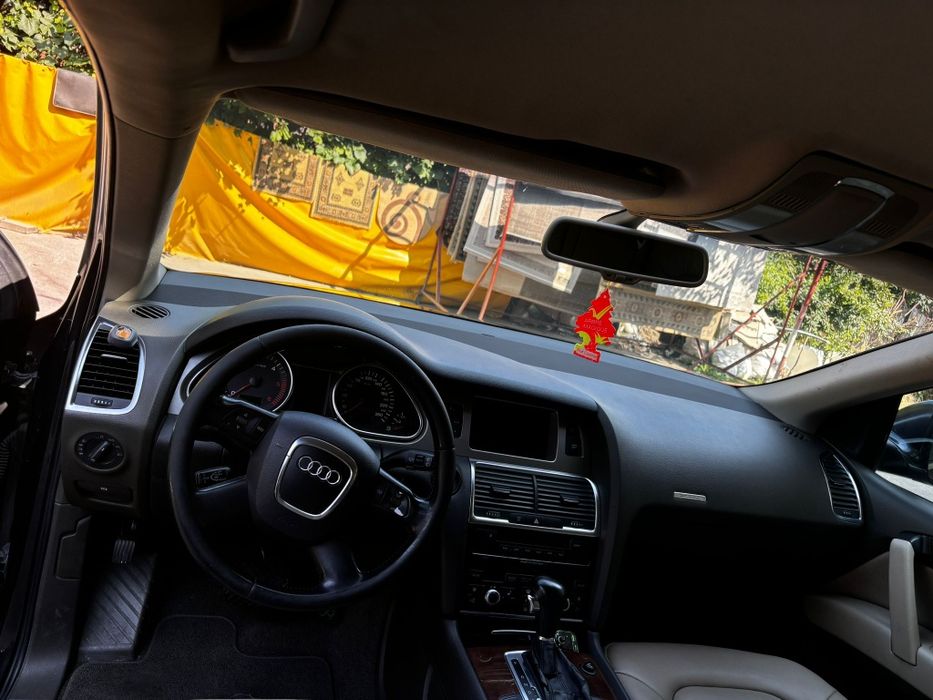 Audi q7 recent adus