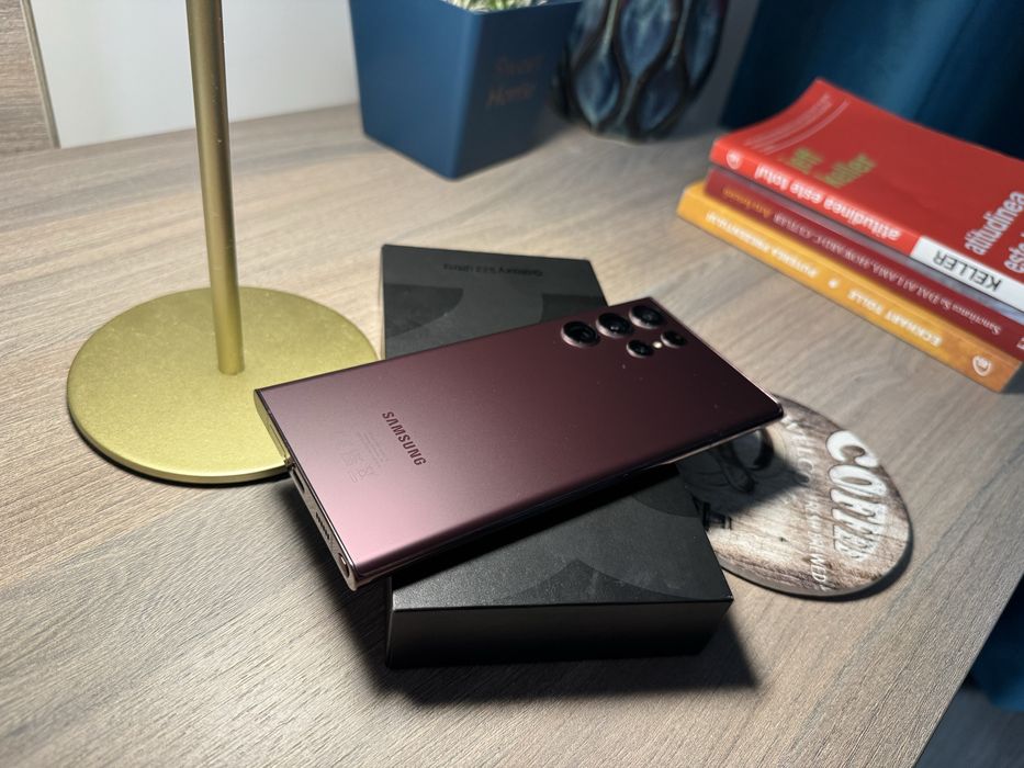 Samsung Galaxy S22 Ultra 10/10 Burgundy FULL BOX! 12Gb Ram/256GB