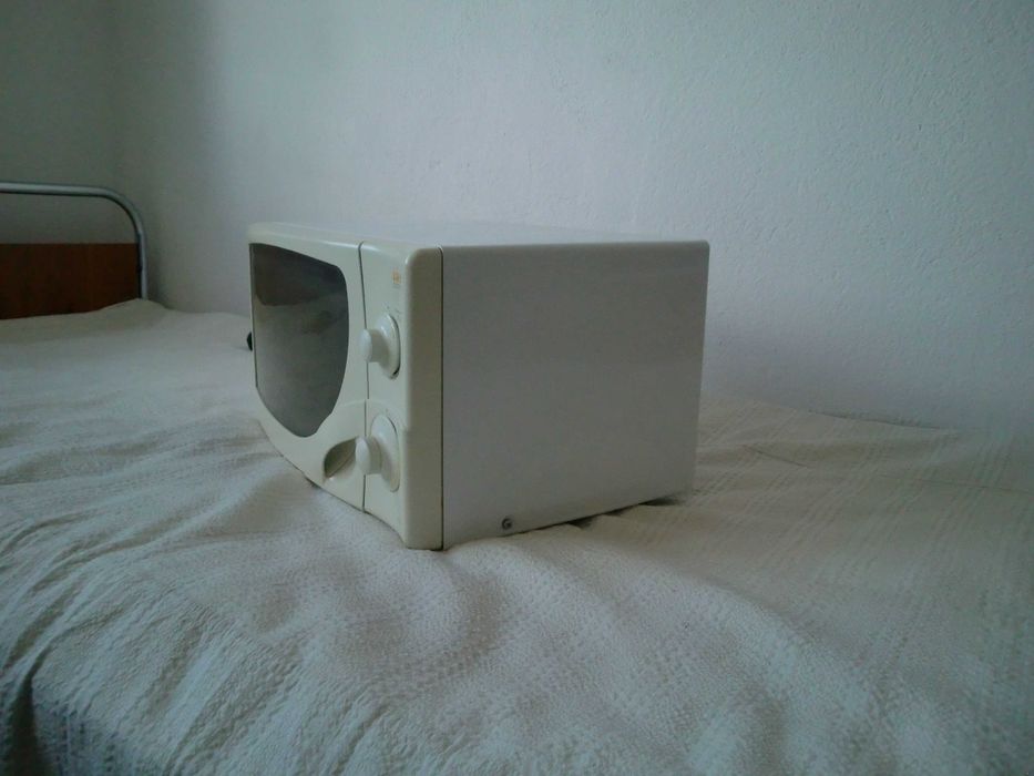 Микровълнова печка Delonghi MW311