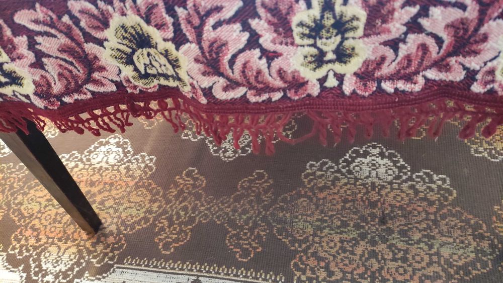 Тежка голяма покривка за маса от едно време 130/180 см