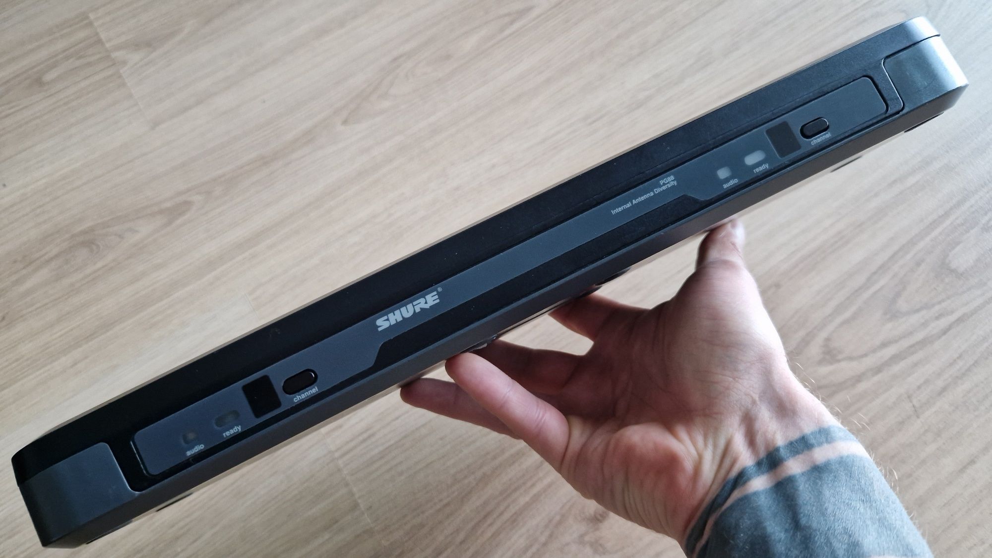 Продаю комплект Shure PG88 и 2 беспроводных микрофона PG58