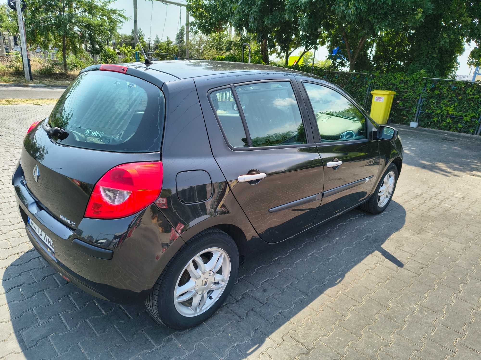 Vând Renault Clio 3 - 1.2 benzină - 2009