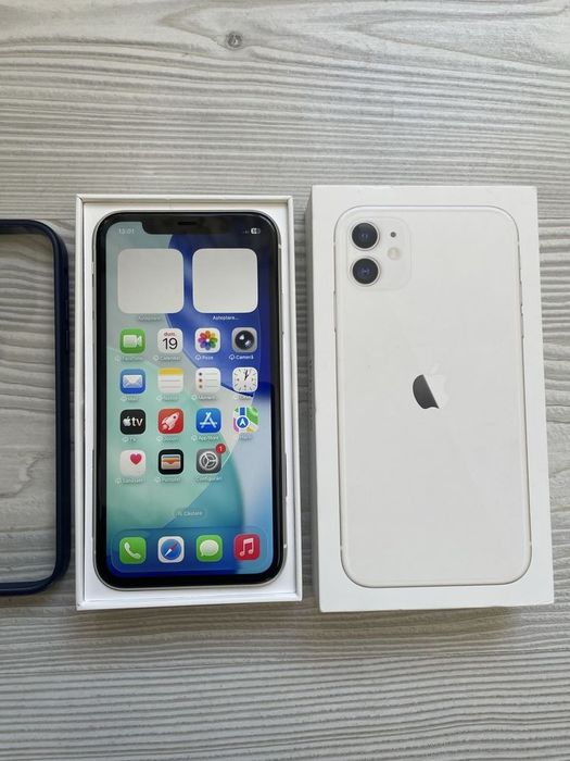 Iphone 11 white 83% baterie