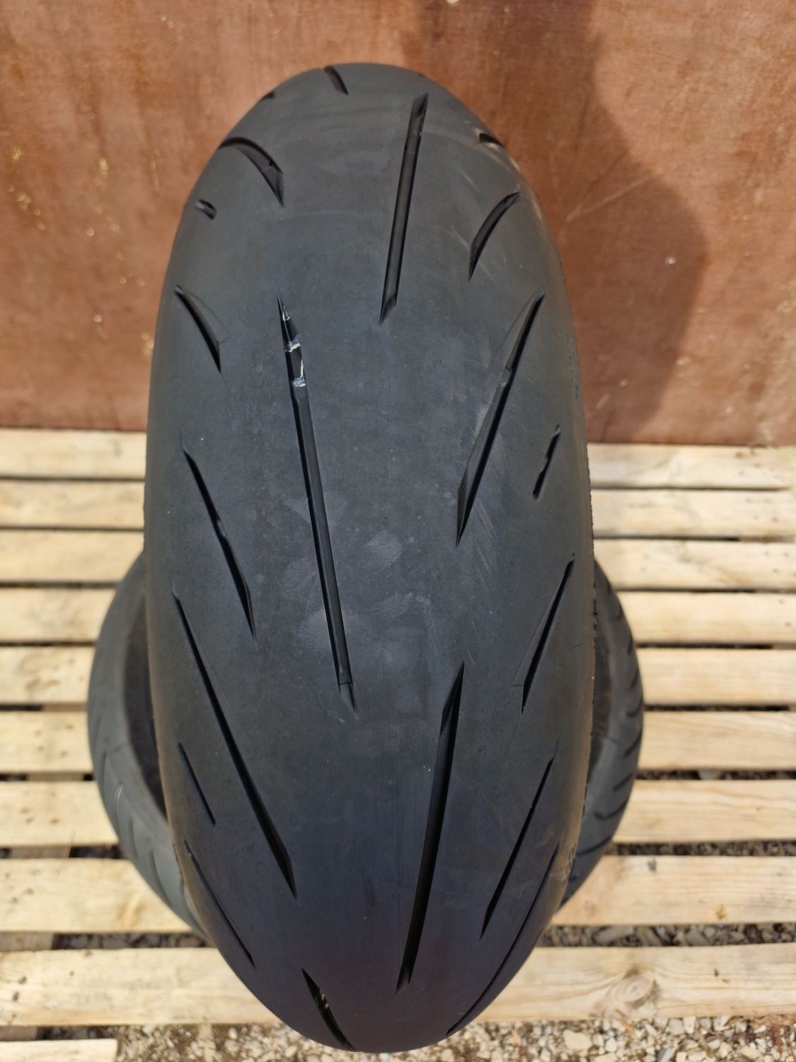 200/55/17 Bridgestone battlax dot 2021