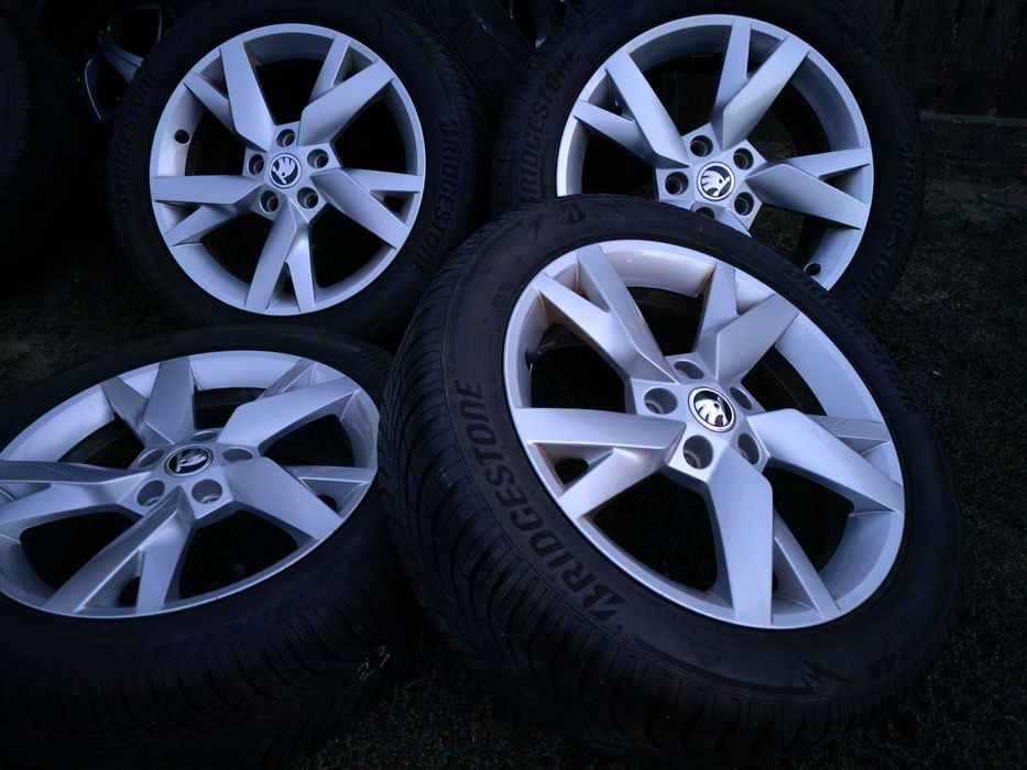 Jante Originale Skoda BRIDGESTONE Blizzak LM005 205/55 R17 Iarna