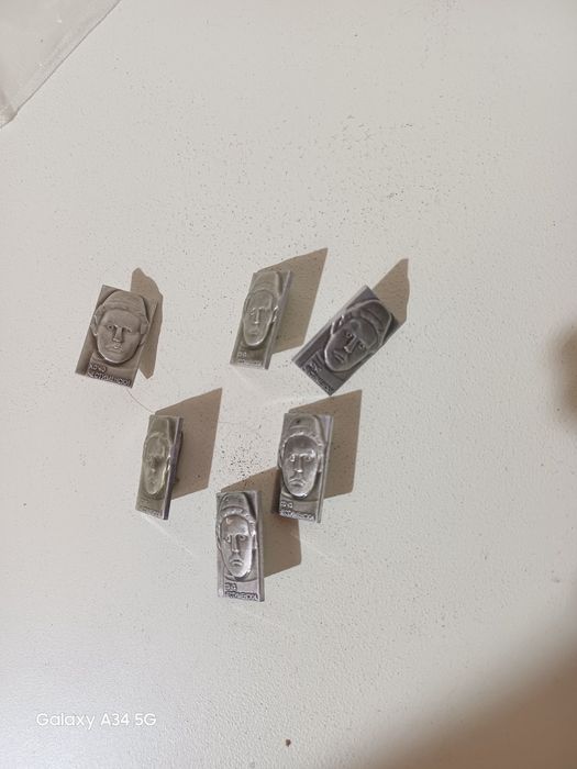 Значки различни по 3лв за брой