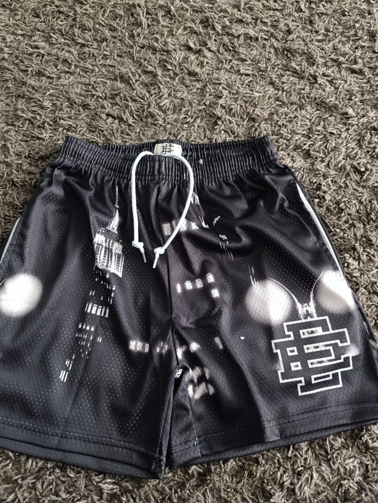 shorts EE size m