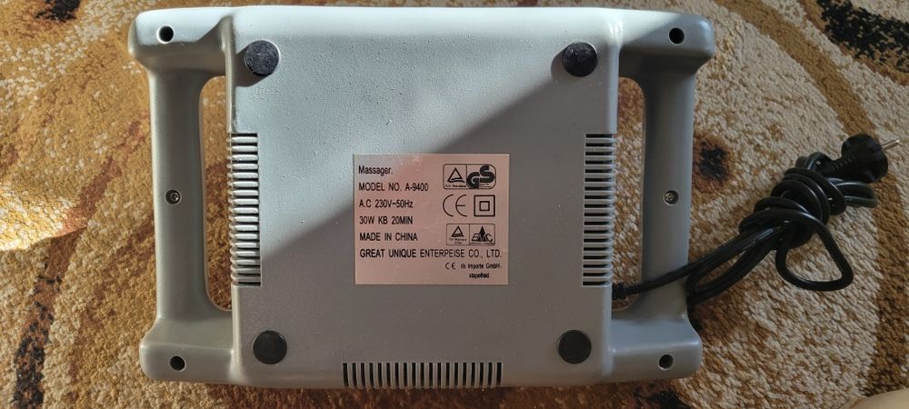 Aparat pentru masaj cervical cu doua sensuri de miscare