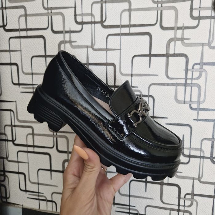 Школьные туфли на девочку