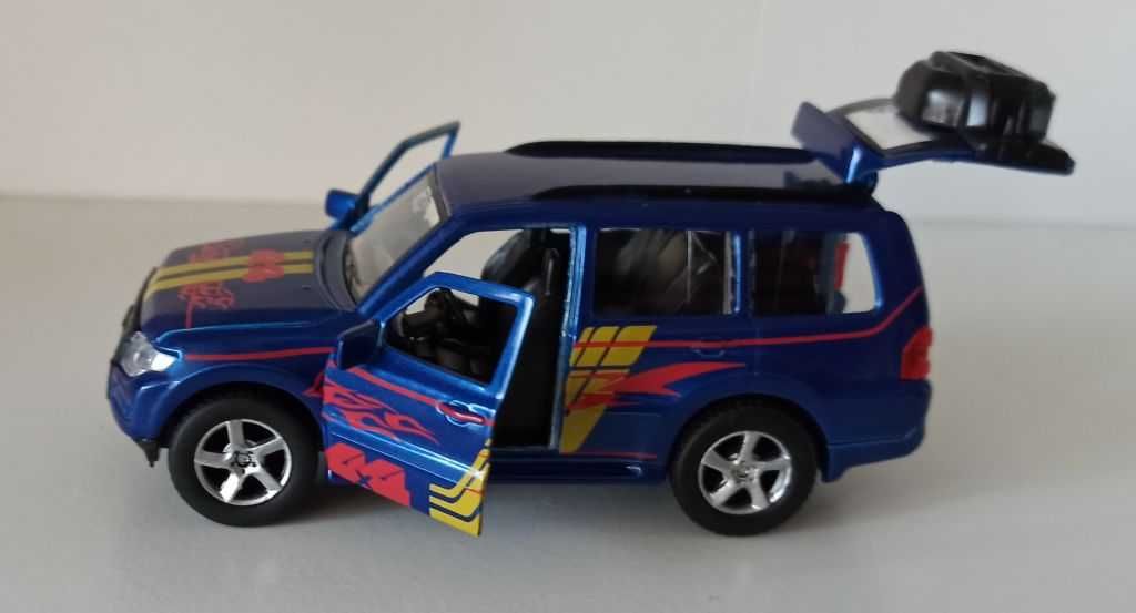 Macheta Mitsubishi Pajero MK4 ph3 2015 - TechnoPark 1/32