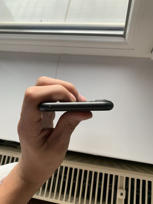 Iphone 11,64gb,spatele spart,display ul nu functioneaza