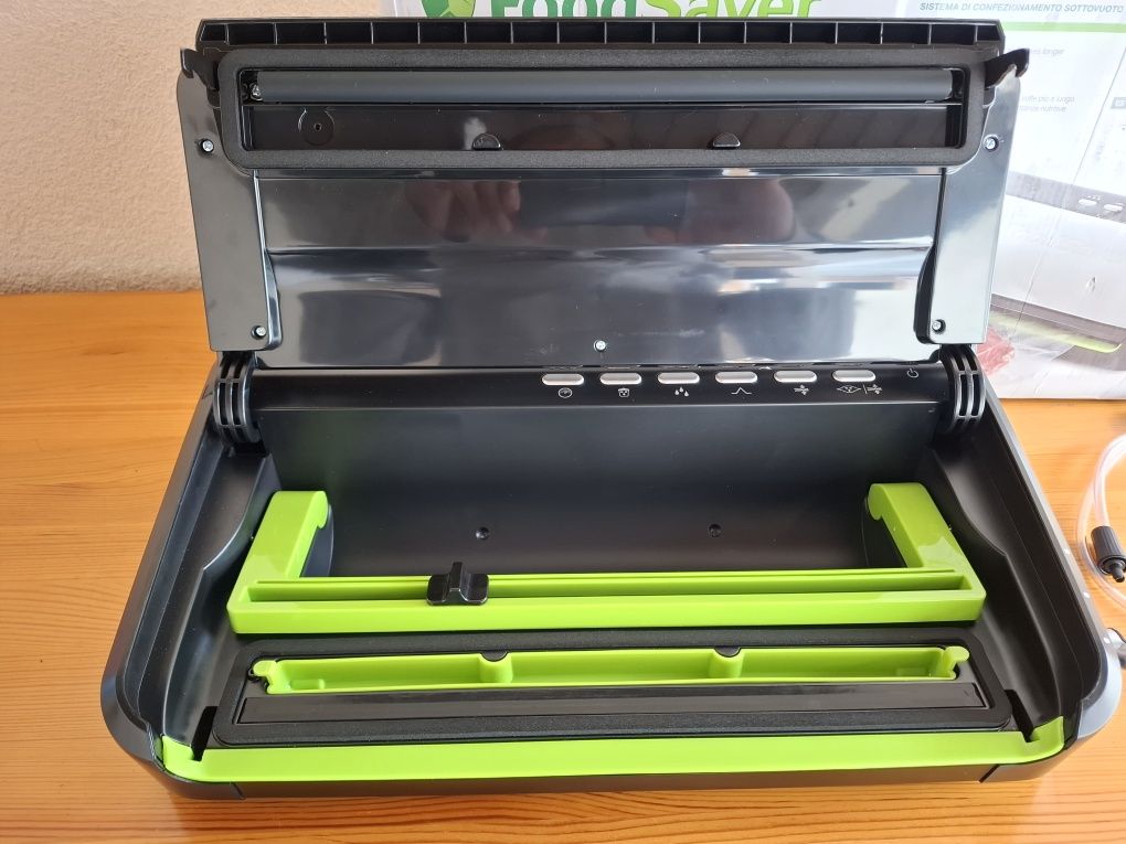 Уред за вакуумиране Foodsaver FFS005X-01, 28 см, 3 Скорости, Сребрист