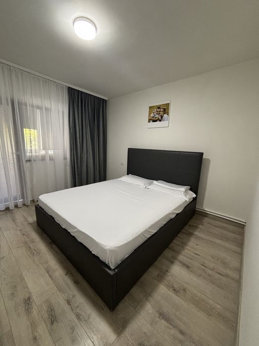 Vand apartament ,etajul 1,zona centrala