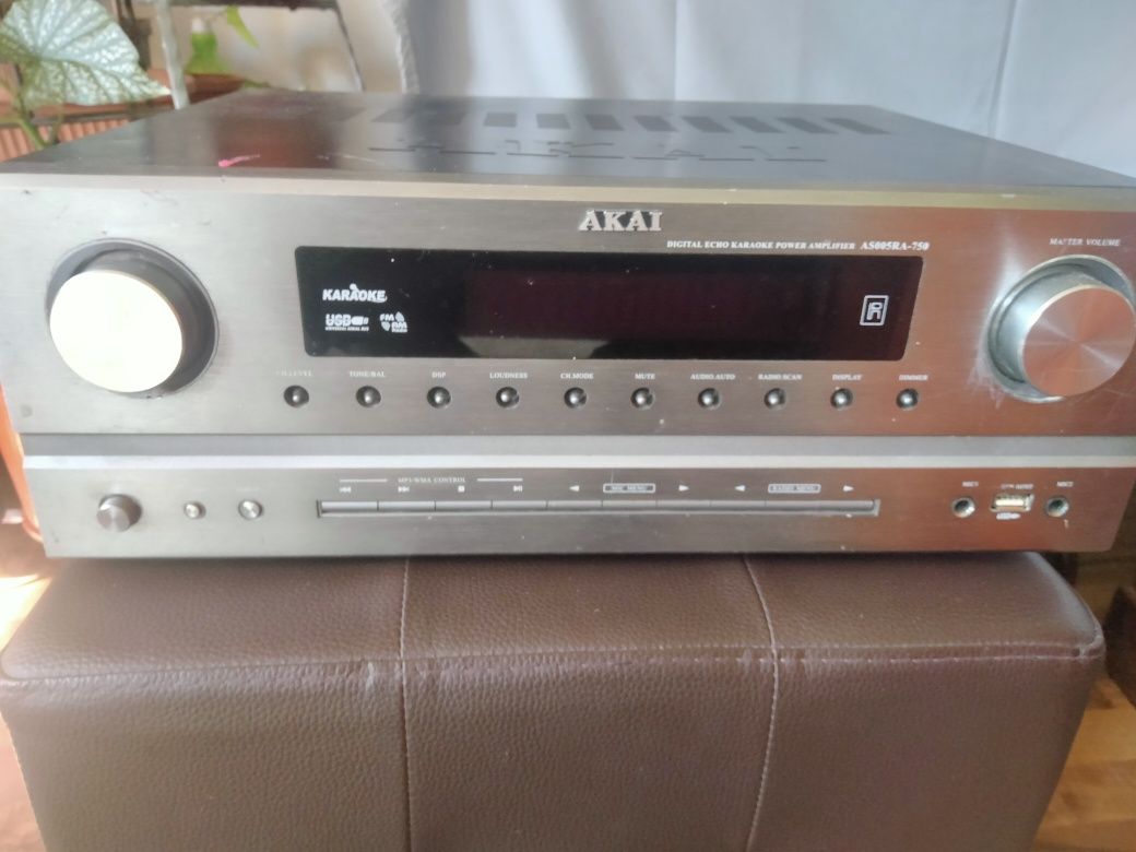 Akai Boxe 5+1 cu amplificare