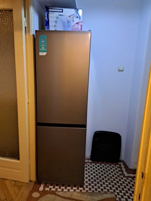 Închiriez, pe termen lung apartament cu 2 camere în zonă ultracentrală