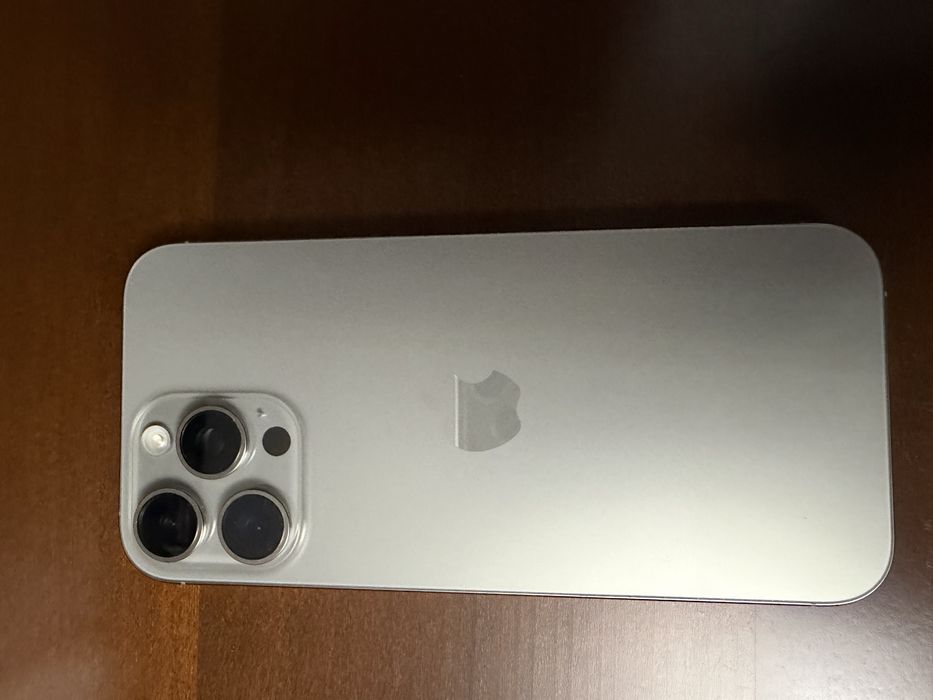 Iphone 16 pro max -ca si nou- cadou husa si folie sticla