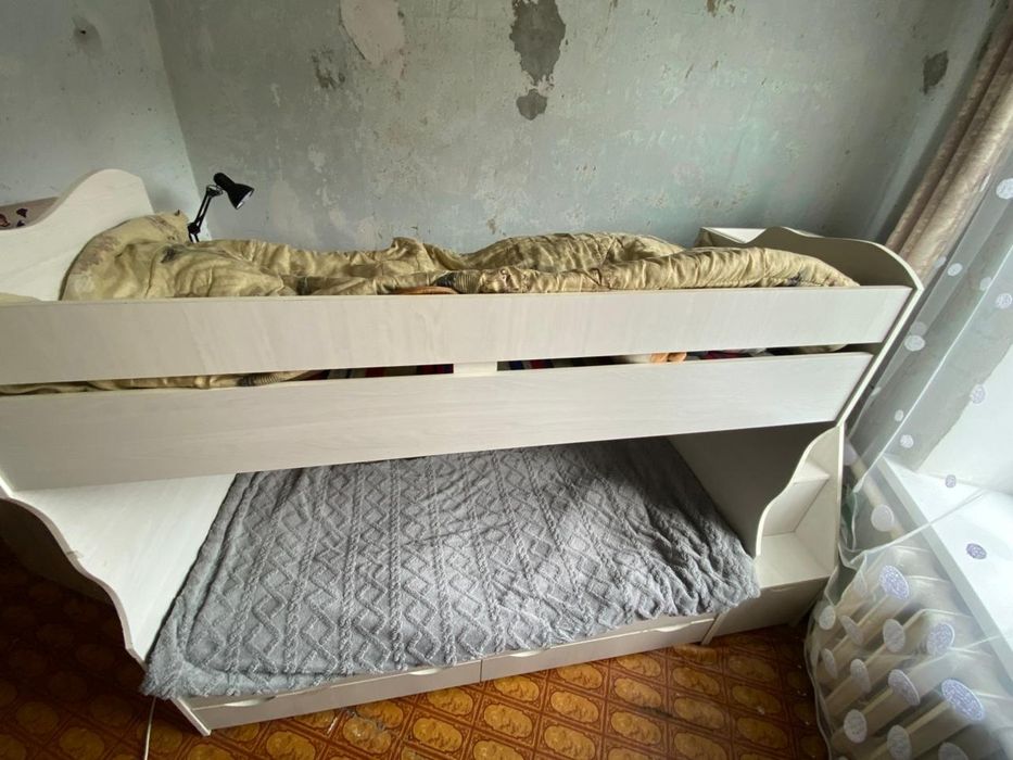 Двухъярусная кровать
