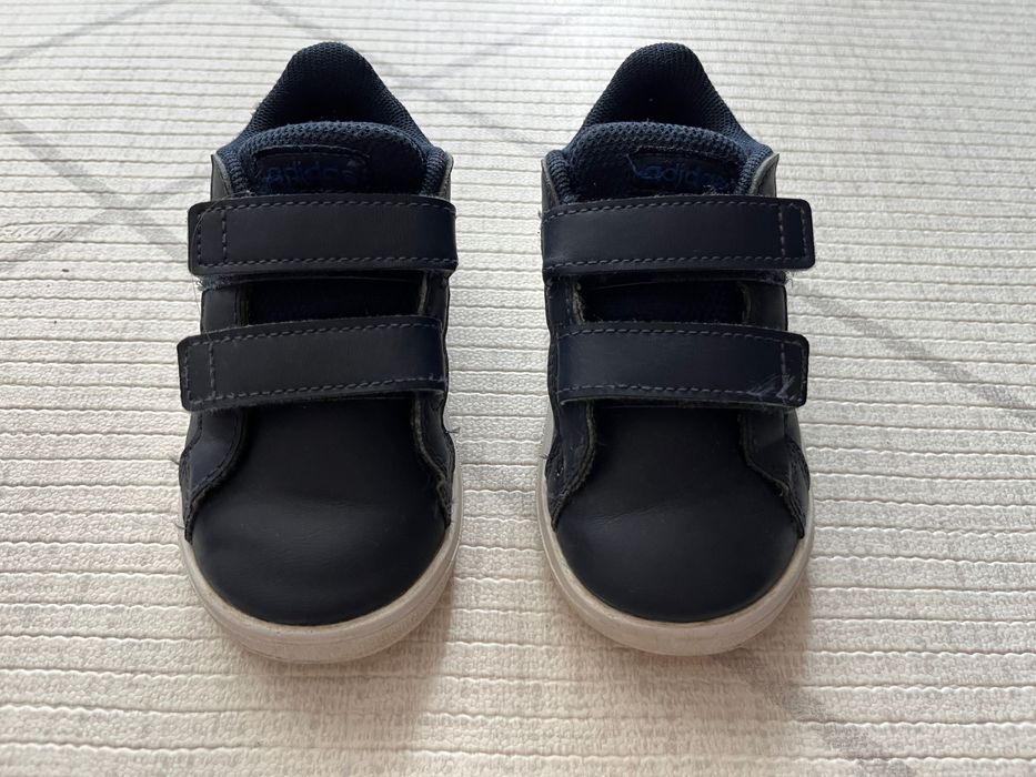 Обувки Adidas – размер 22