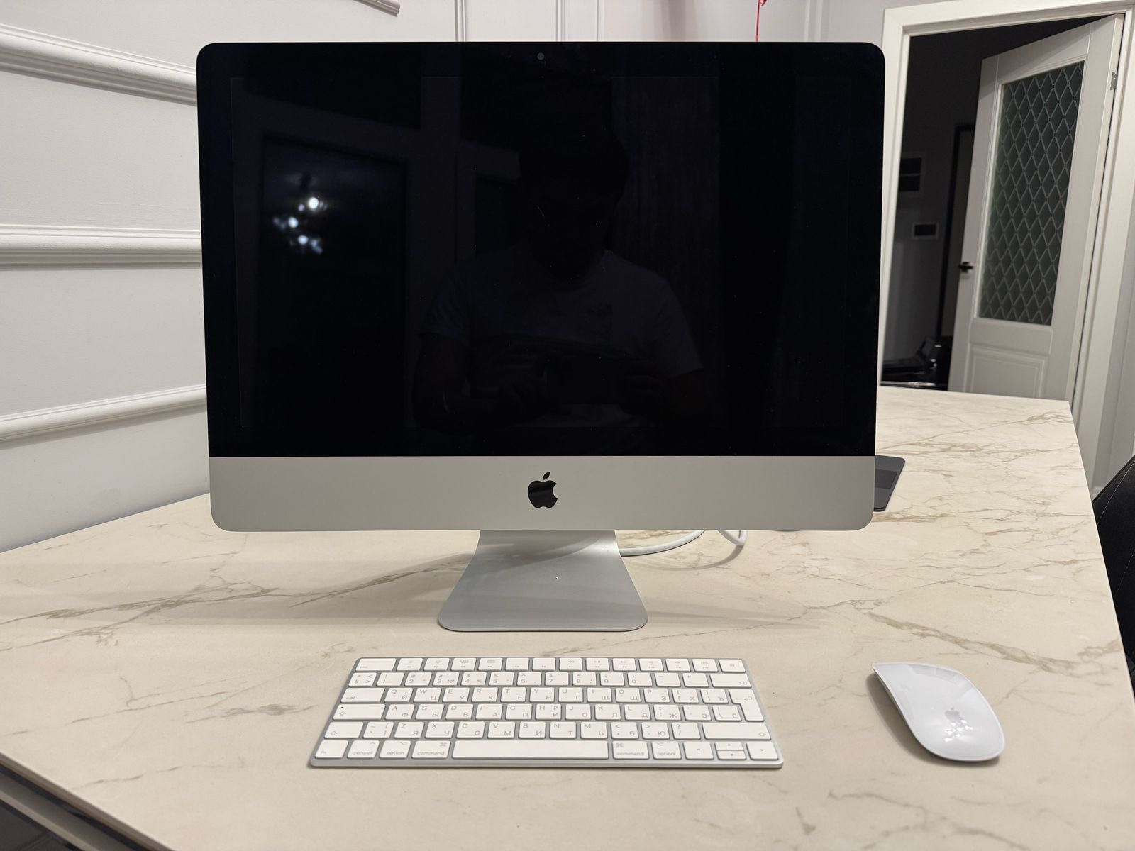 iMac 21,5-inch 2017, Apple Magic Mouse, Apple Magic Keyboard