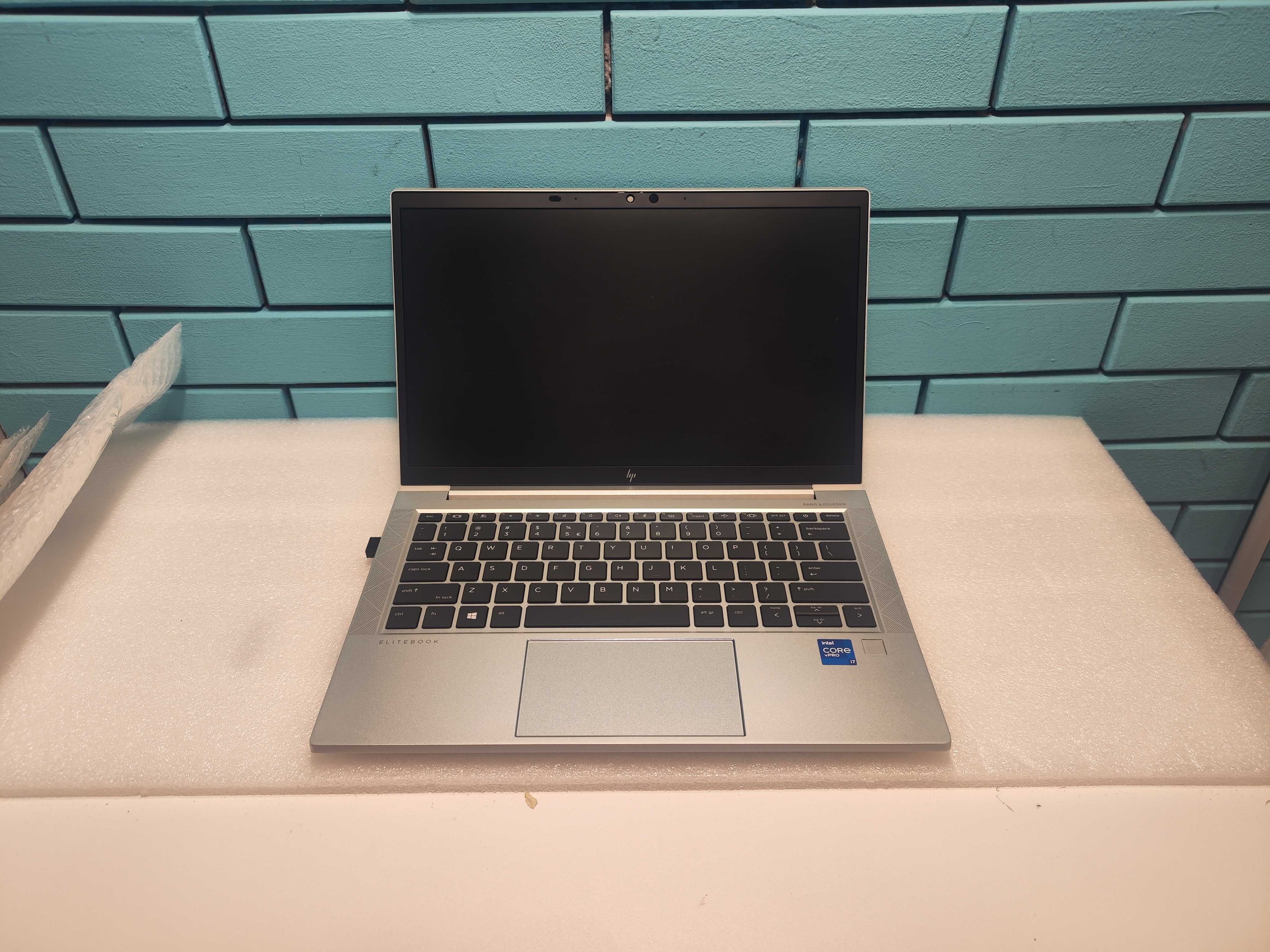 HP EliteBook 830 G8 – i7-1185G7 vPro, 16GB RAM, 512GB SSD, 13.3" FHD