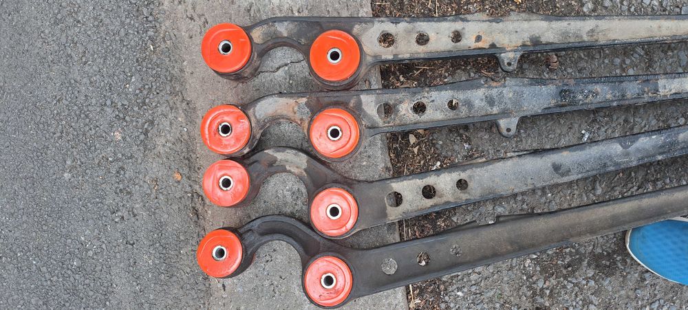 Носачи с полиуретанови втулки