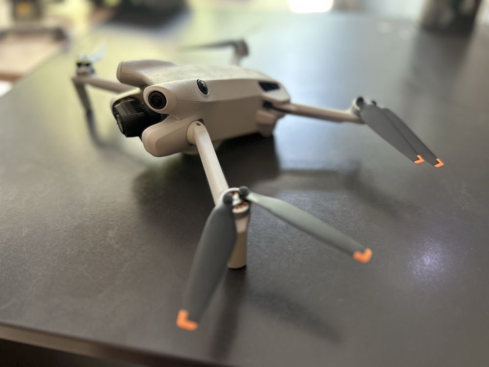 Продавам DJI Mini 4 Pro
